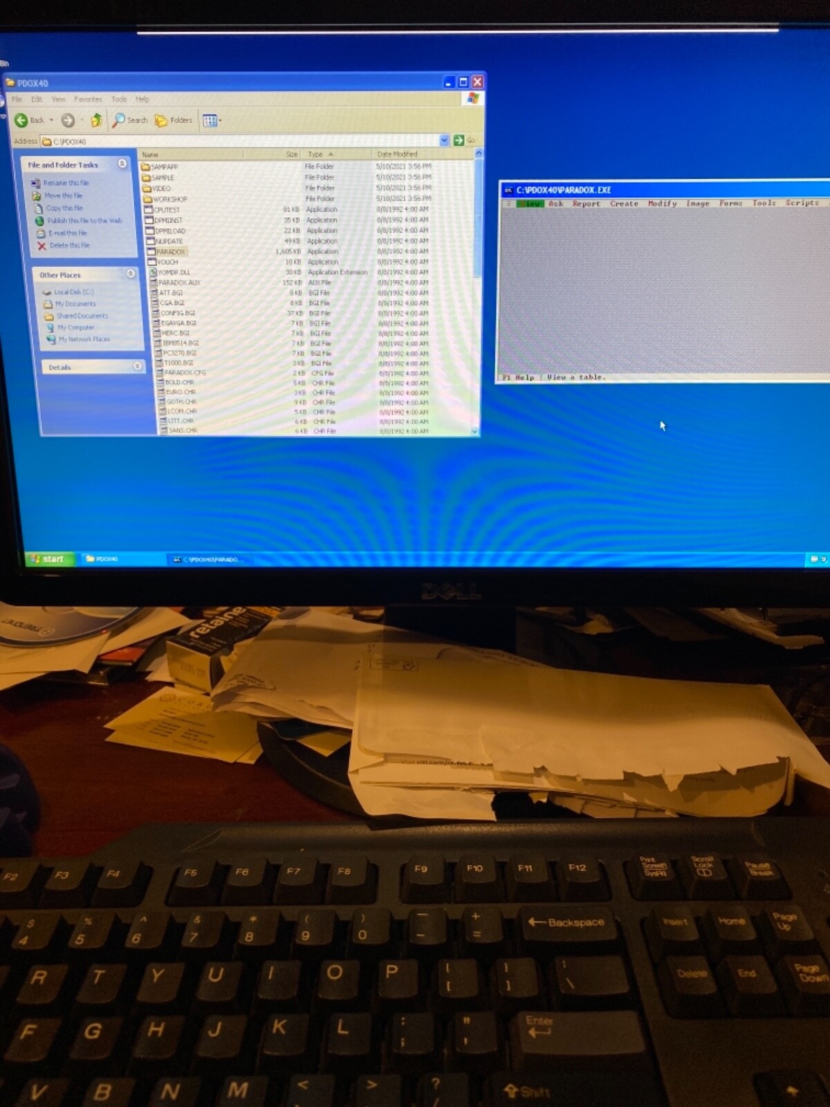 Opened Borland Paradox 4.0 Software. 2 Disks With Serial Number
