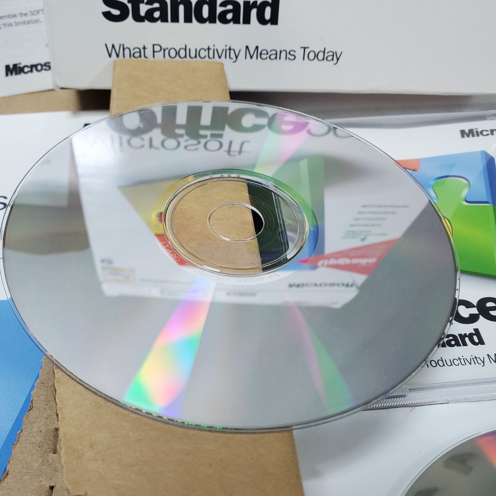 Microsoft Office 2000 Standard & Professional Software Requires Windows 95 or NT