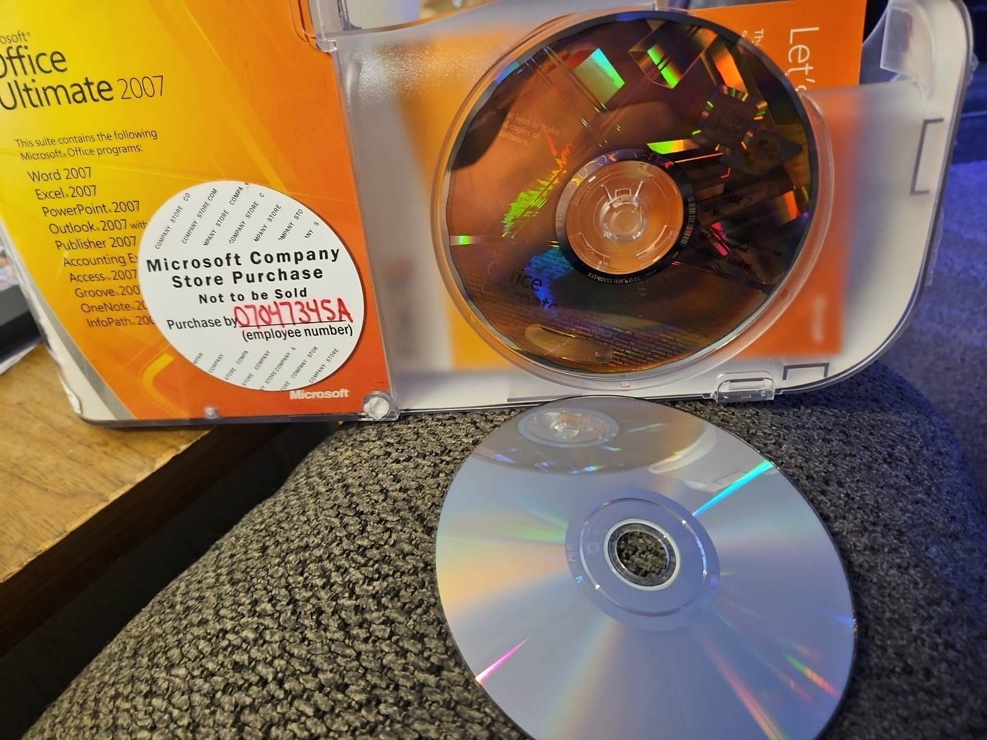Microsoft Office Ultimate 2007 W/Product Key 2 Disc Set English Immaculate Discs