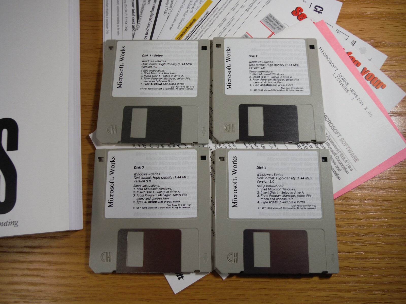 1993 CIB Microsoft Works 3.5″ Floppy Disk Installation Disks w/ Manual & Inserts